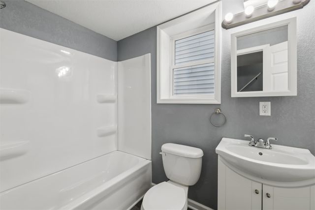 4710 NE 31st Street, Des Moines, IA 50317