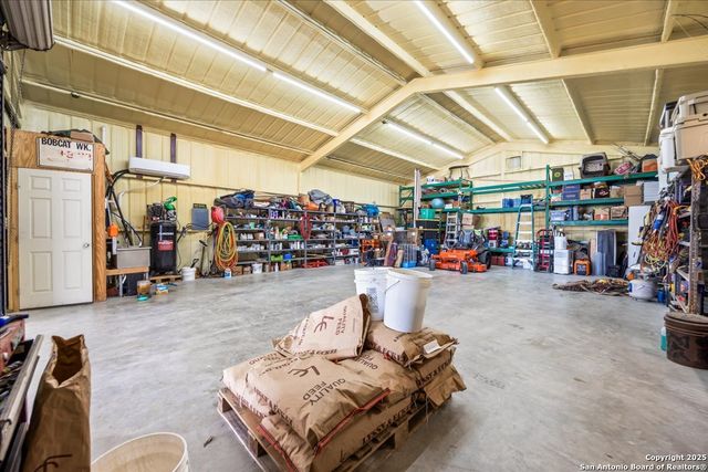 6653 Fm 539, Floresville, TX 78114