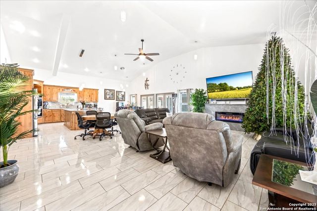 6653 Fm 539, Floresville, TX 78114