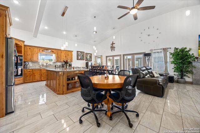 6653 Fm 539, Floresville, TX 78114