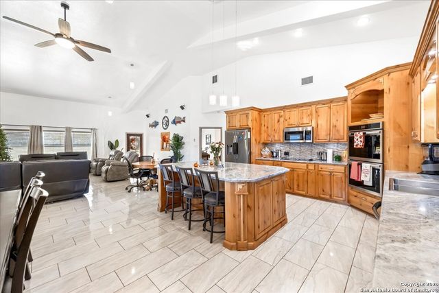 6653 Fm 539, Floresville, TX 78114