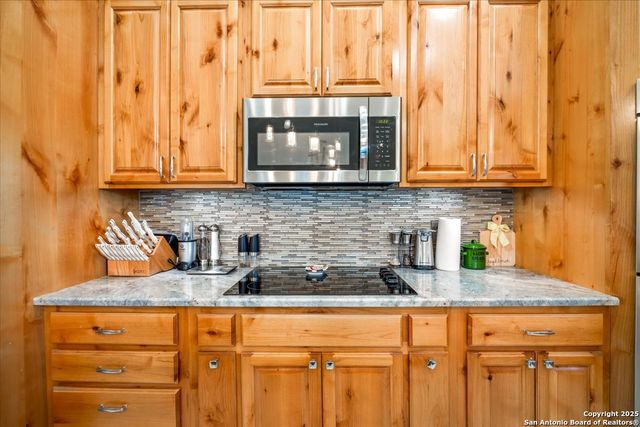 6653 Fm 539, Floresville, TX 78114