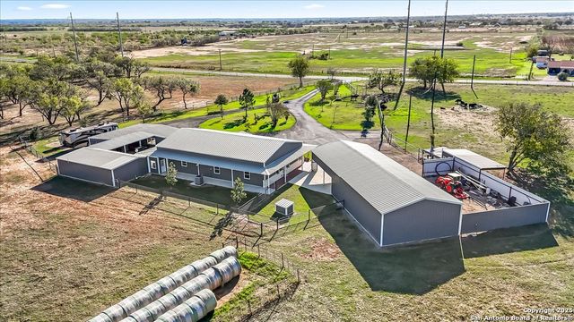 6653 Fm 539, Floresville, TX 78114