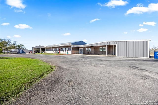 6653 Fm 539, Floresville, TX 78114