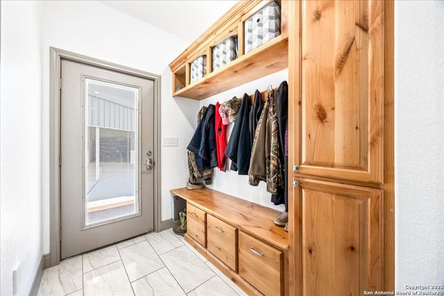 6653 Fm 539, Floresville, TX 78114