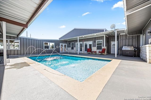 6653 Fm 539, Floresville, TX 78114