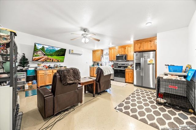 6653 Fm 539, Floresville, TX 78114