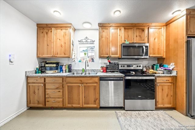 6653 Fm 539, Floresville, TX 78114