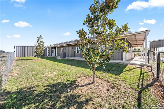 6653 Fm 539, Floresville, TX 78114