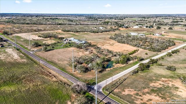 6653 Fm 539, Floresville, TX 78114