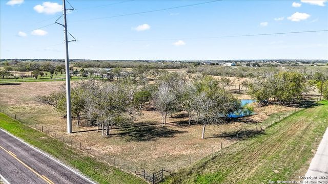 6653 Fm 539, Floresville, TX 78114