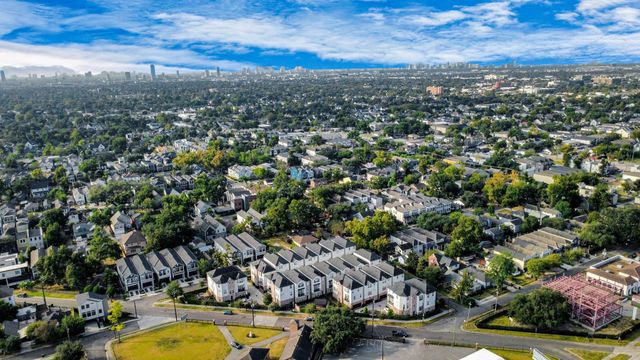 1003 E 28th Street, Houston, TX 77009