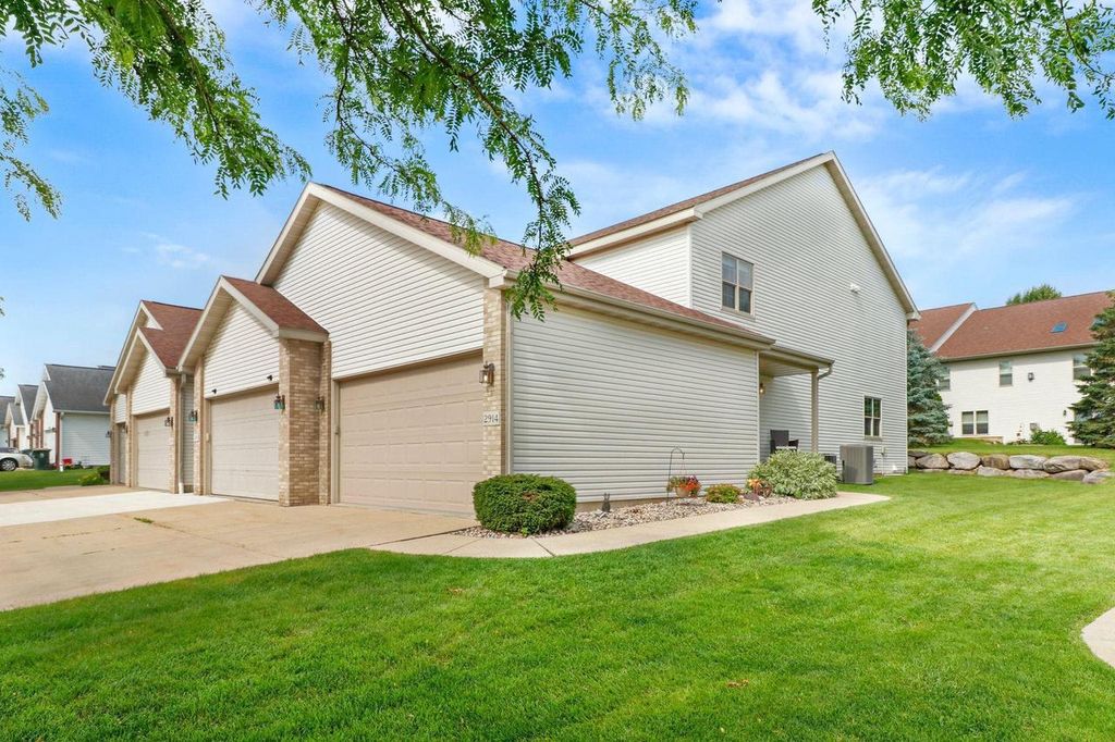 2914 Kentville Drive, Sun Prairie, WI 53590