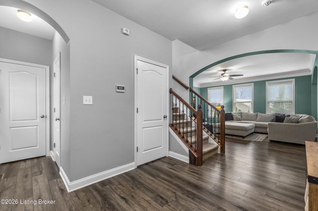 10008 Clove Tree Ct, Louisville, KY 40228