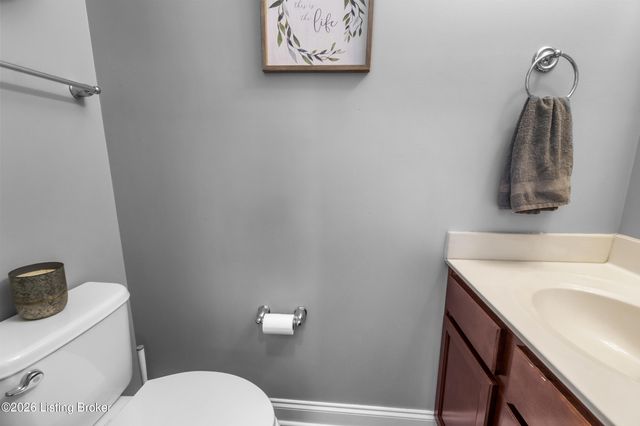 10008 Clove Tree Ct, Louisville, KY 40228