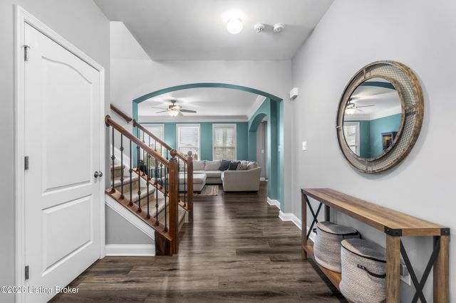 10008 Clove Tree Ct, Louisville, KY 40228