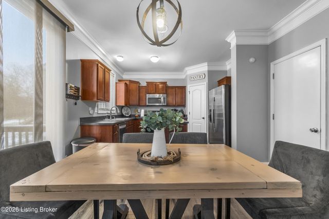 10008 Clove Tree Ct, Louisville, KY 40228