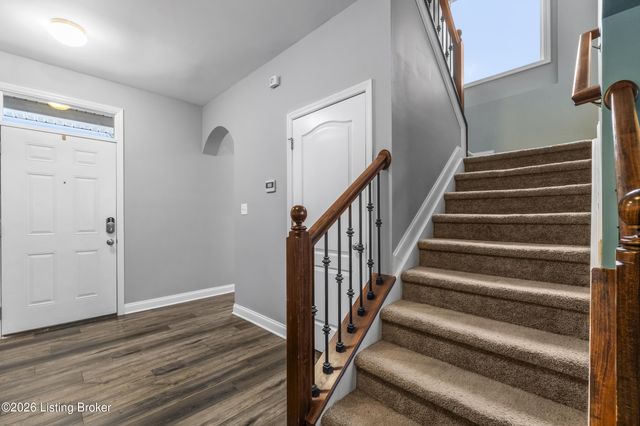 10008 Clove Tree Ct, Louisville, KY 40228