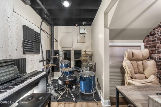 10008 Clove Tree Ct, Louisville, KY 40228