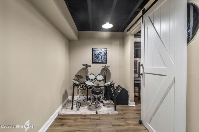 10008 Clove Tree Ct, Louisville, KY 40228