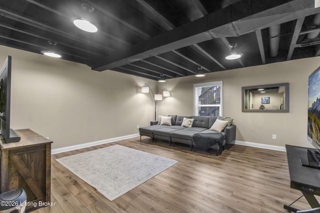 10008 Clove Tree Ct, Louisville, KY 40228