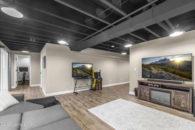 10008 Clove Tree Ct, Louisville, KY 40228