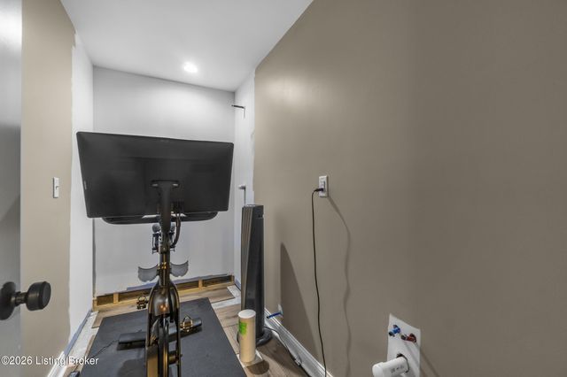 10008 Clove Tree Ct, Louisville, KY 40228