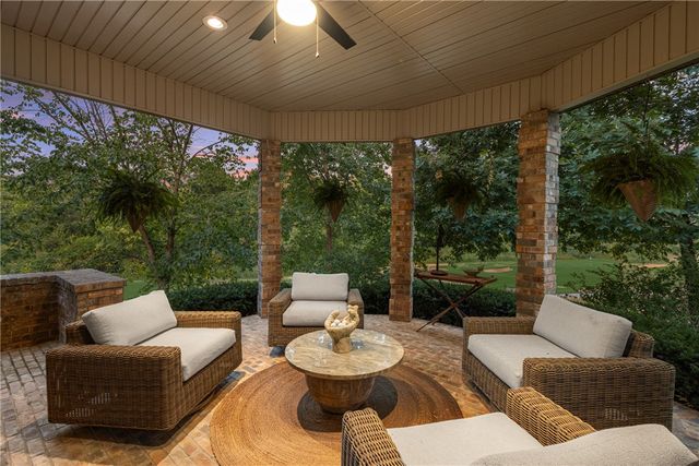 16 Ellwood Circle, Bella Vista, AR 72715
