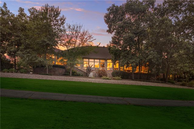 16 Ellwood Circle, Bella Vista, AR 72715