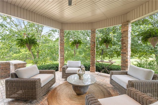 16 Ellwood Circle, Bella Vista, AR 72715