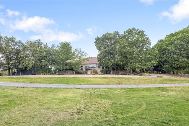 16 Ellwood Circle, Bella Vista, AR 72715