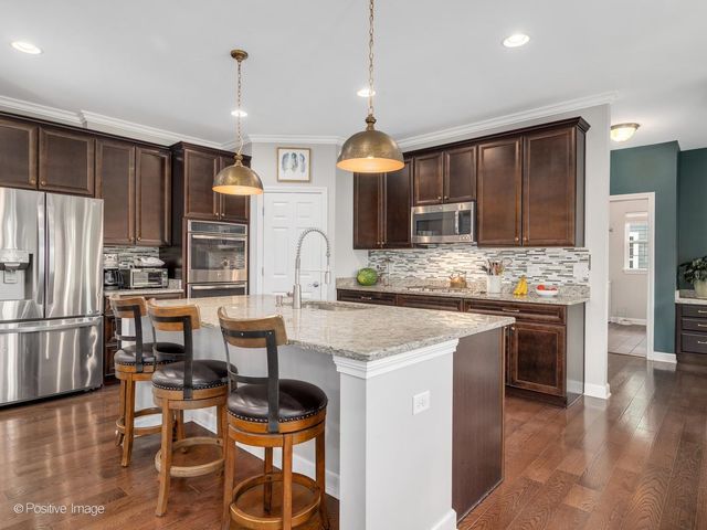 1250 W Thomas Road, Wheaton, IL 60187
