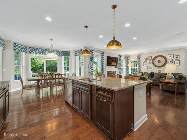 1250 W Thomas Road, Wheaton, IL 60187