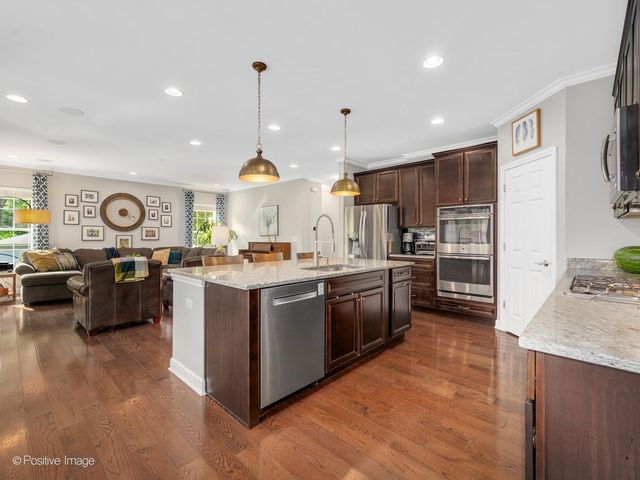 1250 W Thomas Road, Wheaton, IL 60187
