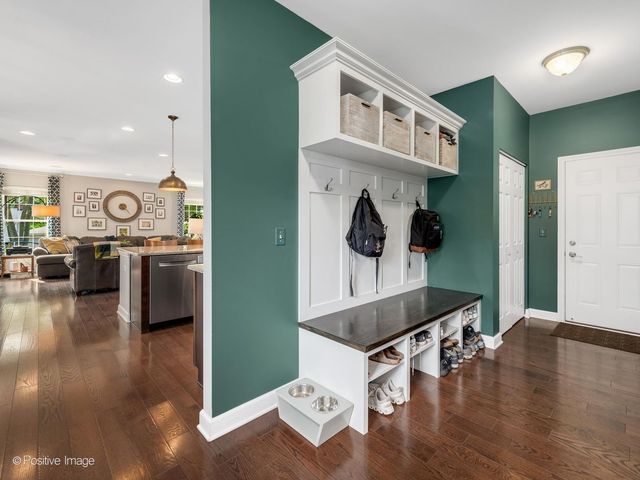 1250 W Thomas Road, Wheaton, IL 60187
