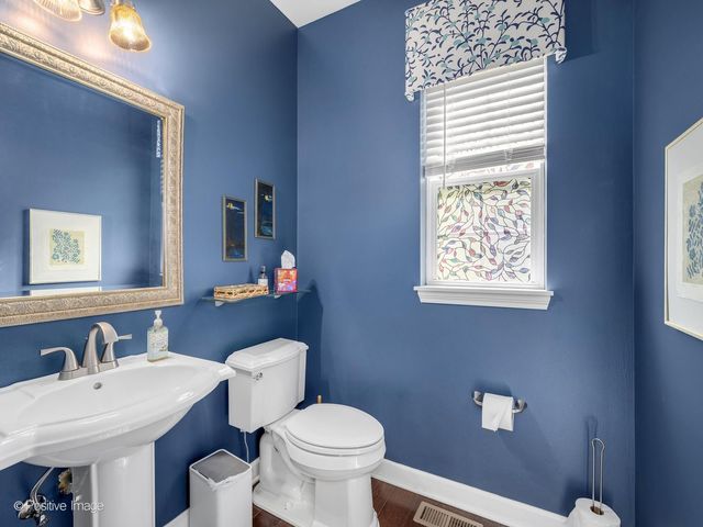 1250 W Thomas Road, Wheaton, IL 60187
