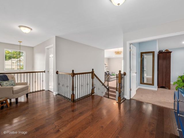 1250 W Thomas Road, Wheaton, IL 60187