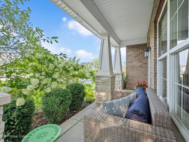 1250 W Thomas Road, Wheaton, IL 60187