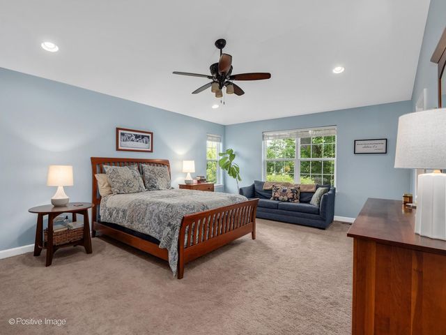 1250 W Thomas Road, Wheaton, IL 60187