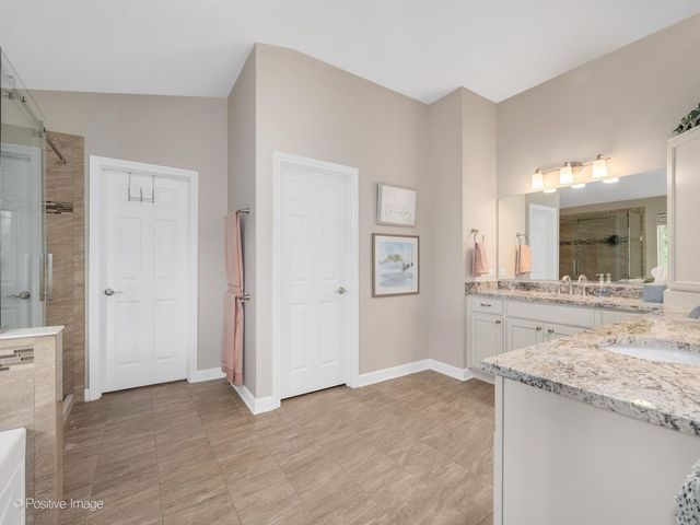 1250 W Thomas Road, Wheaton, IL 60187
