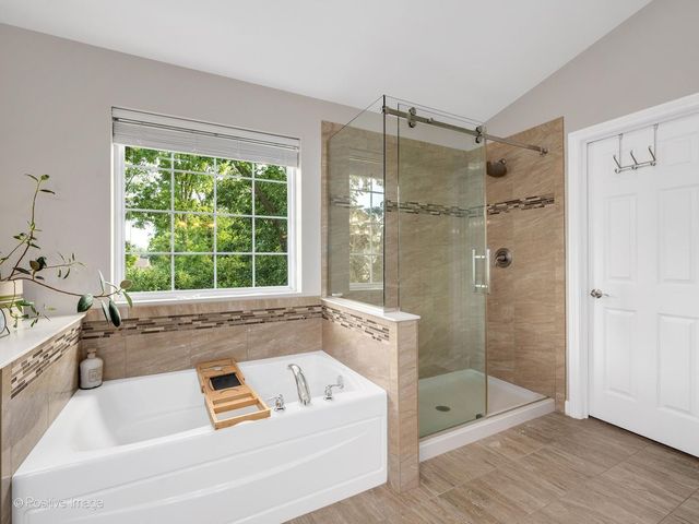 1250 W Thomas Road, Wheaton, IL 60187