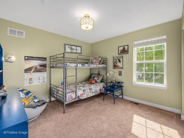 1250 W Thomas Road, Wheaton, IL 60187