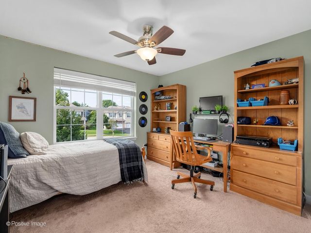 1250 W Thomas Road, Wheaton, IL 60187
