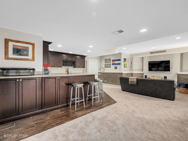 1250 W Thomas Road, Wheaton, IL 60187