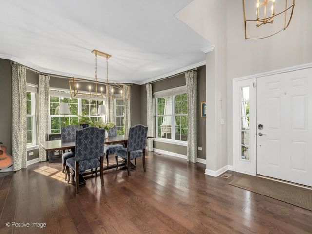 1250 W Thomas Road, Wheaton, IL 60187