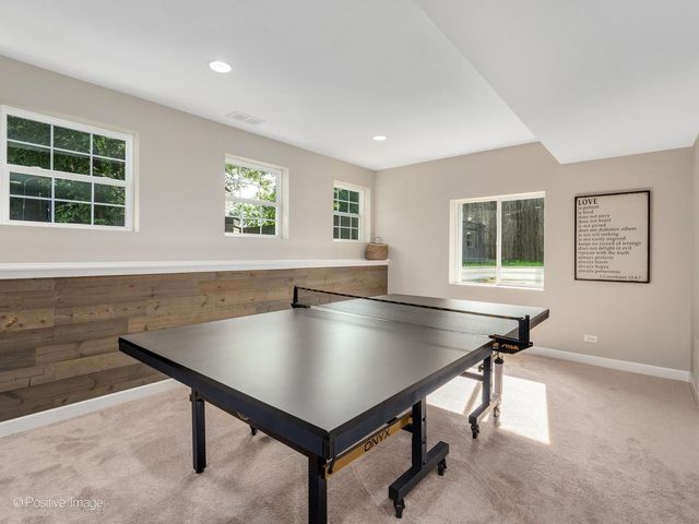 1250 W Thomas Road, Wheaton, IL 60187