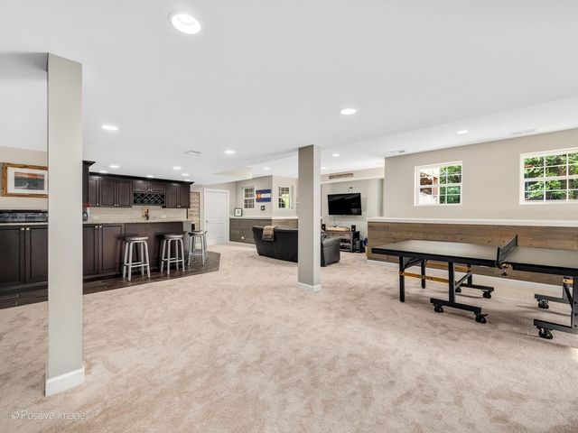 1250 W Thomas Road, Wheaton, IL 60187