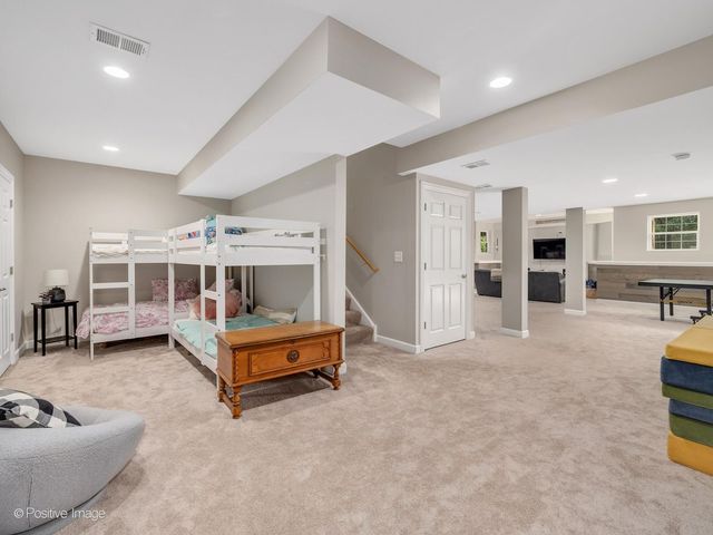 1250 W Thomas Road, Wheaton, IL 60187