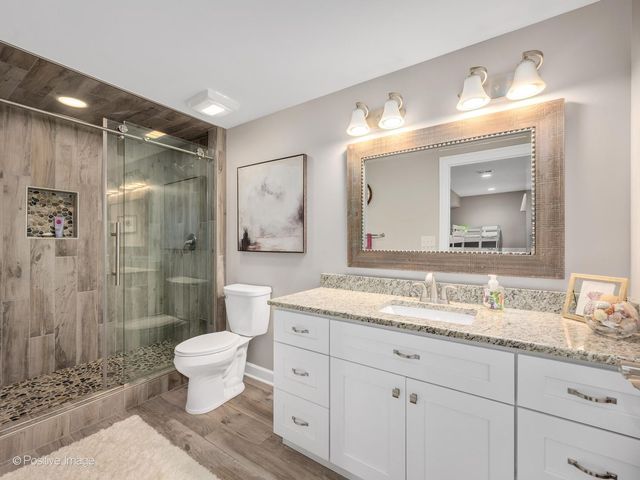 1250 W Thomas Road, Wheaton, IL 60187
