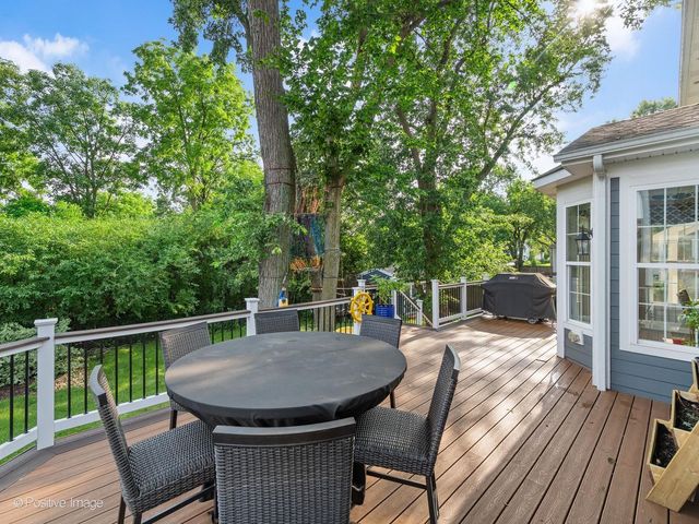 1250 W Thomas Road, Wheaton, IL 60187
